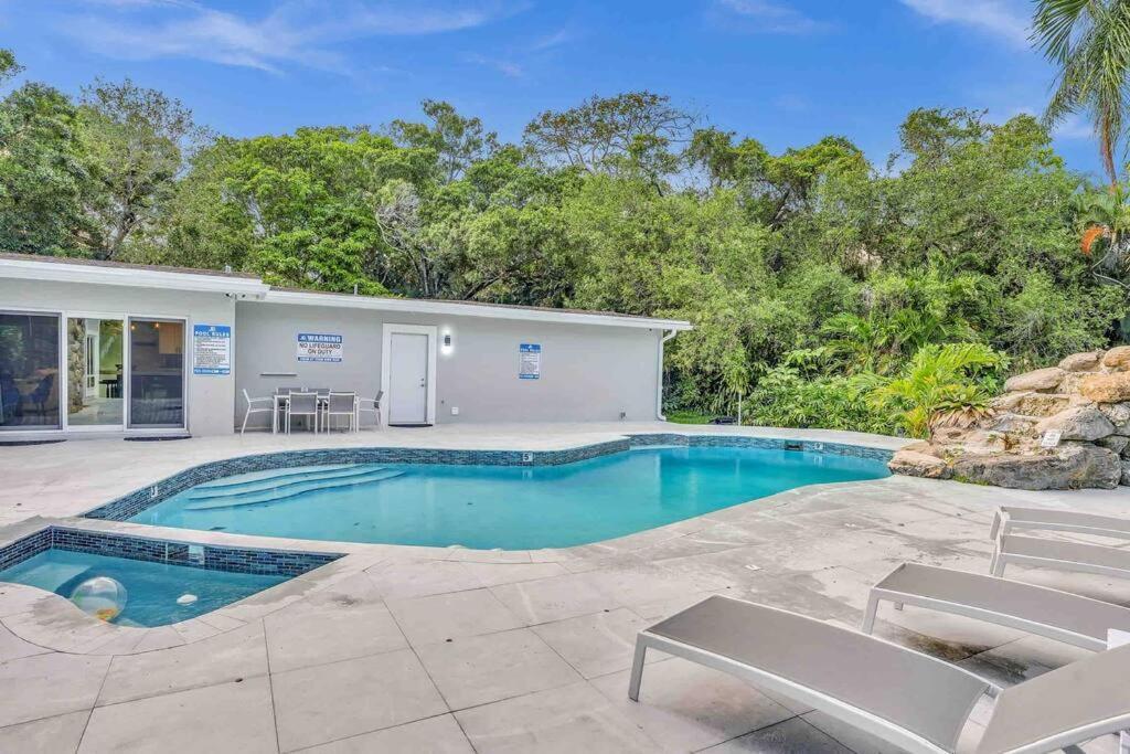 Rare Hidden Getaway Heated Pool 1.5 Acres! Sleeps 16 Villa Fort Lauderdale Ngoại thất bức ảnh
