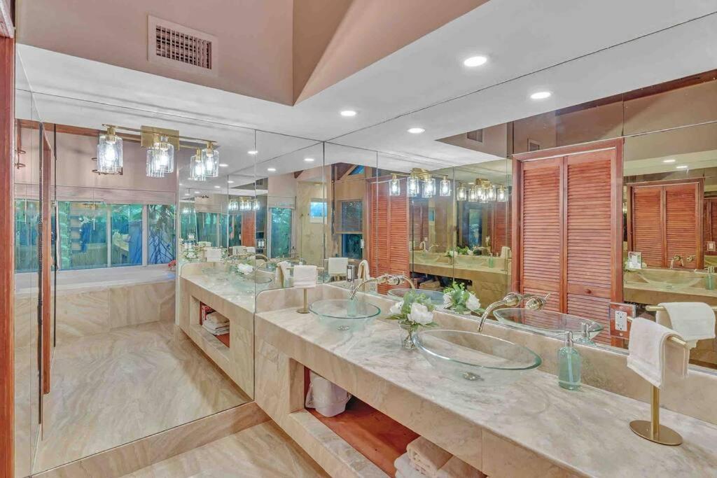 Rare Hidden Getaway Heated Pool 1.5 Acres! Sleeps 16 Villa Fort Lauderdale Ngoại thất bức ảnh
