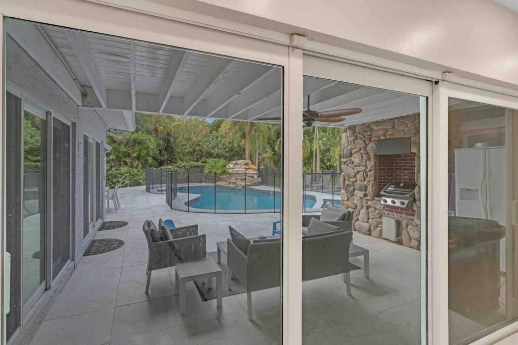 Rare Hidden Getaway Heated Pool 1.5 Acres! Sleeps 16 Villa Fort Lauderdale Ngoại thất bức ảnh