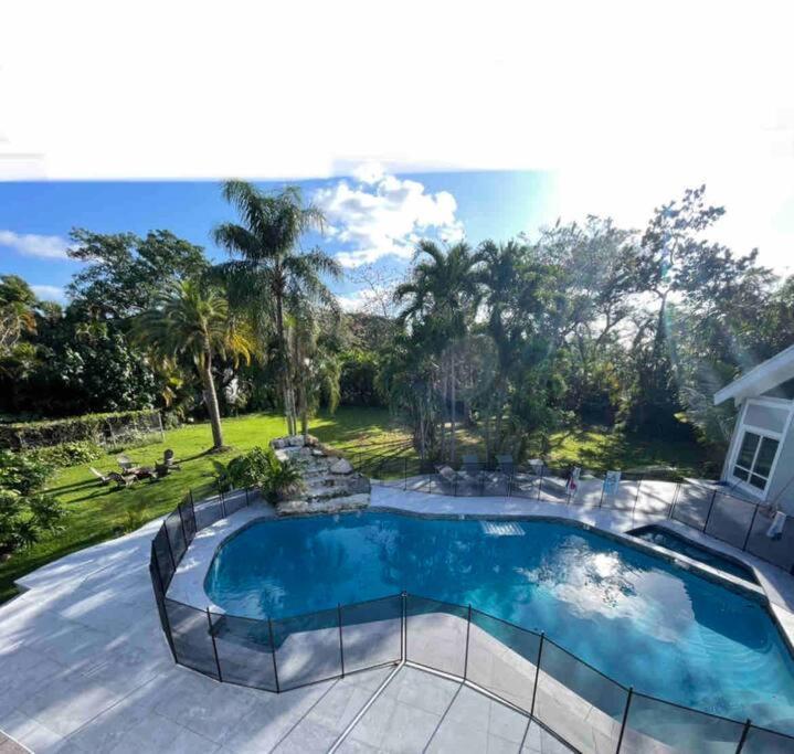 Rare Hidden Getaway Heated Pool 1.5 Acres! Sleeps 16 Villa Fort Lauderdale Ngoại thất bức ảnh
