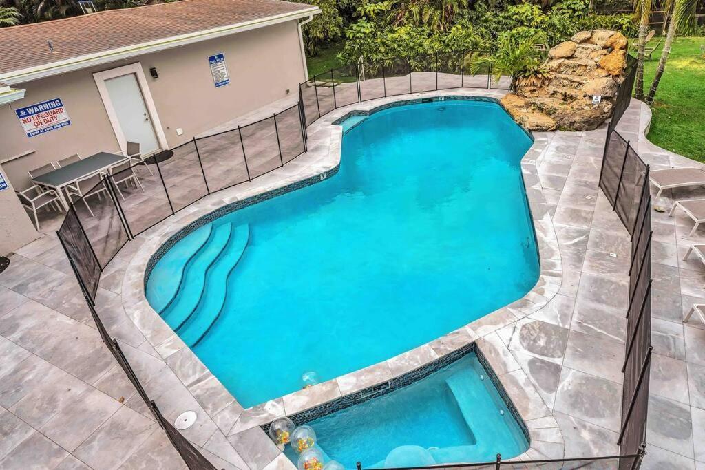 Rare Hidden Getaway Heated Pool 1.5 Acres! Sleeps 16 Villa Fort Lauderdale Ngoại thất bức ảnh